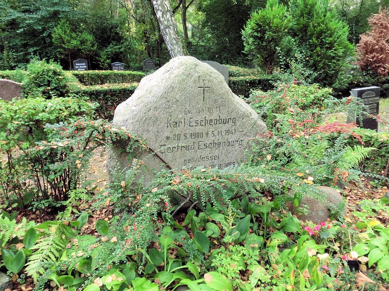 Grabstätte von Karl Eschenburg auf Neuer Friedhof Warnemünde